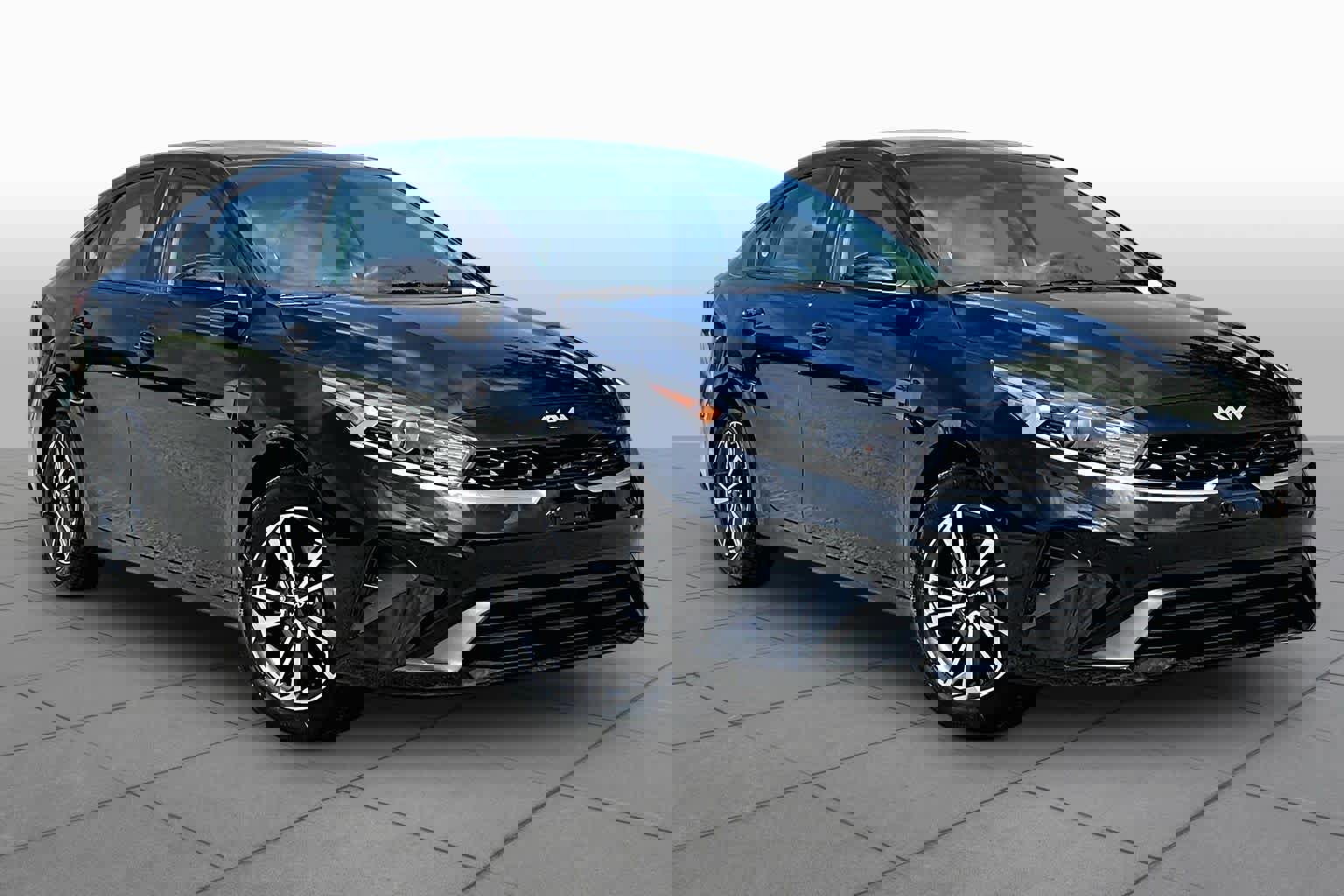 Used 2023 Kia Forte LXS FWD image 3