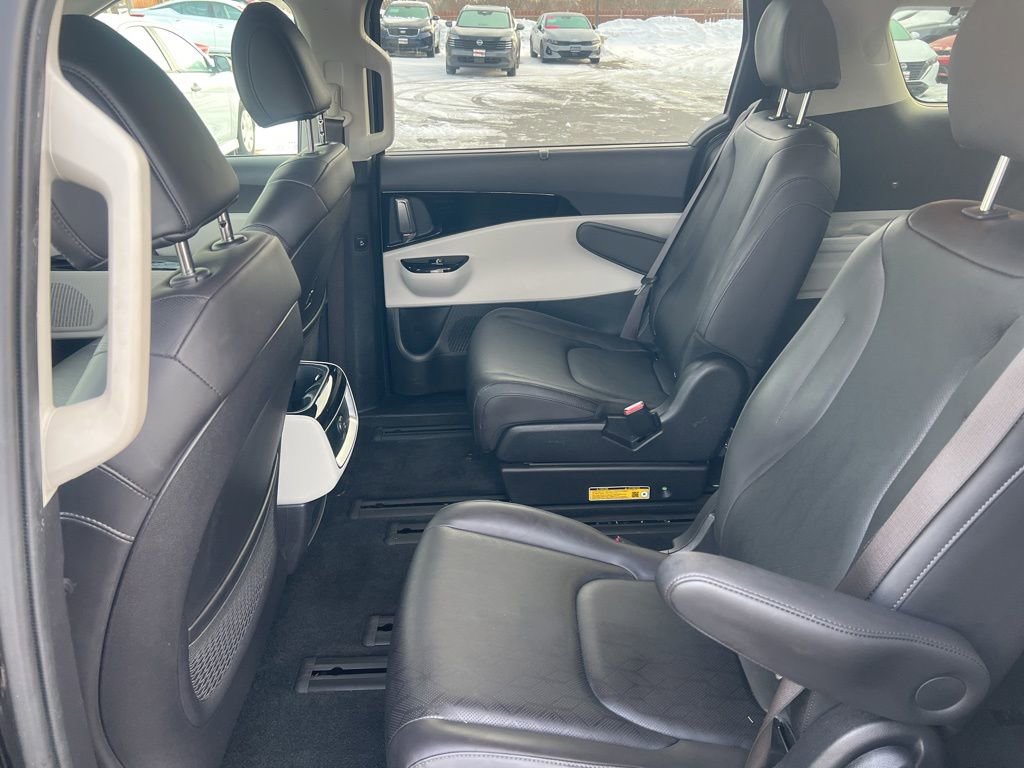 Certified 2023 Kia Carnival EX image 8