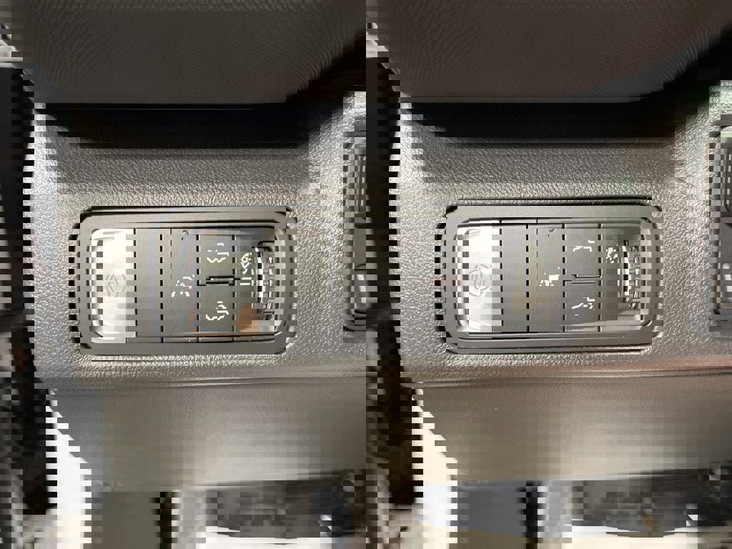 New 2025 Chevrolet Silverado EV LT image 27