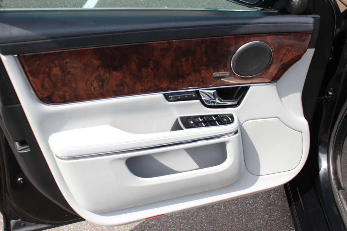 Used 2013 Jaguar XJ AWD image 9