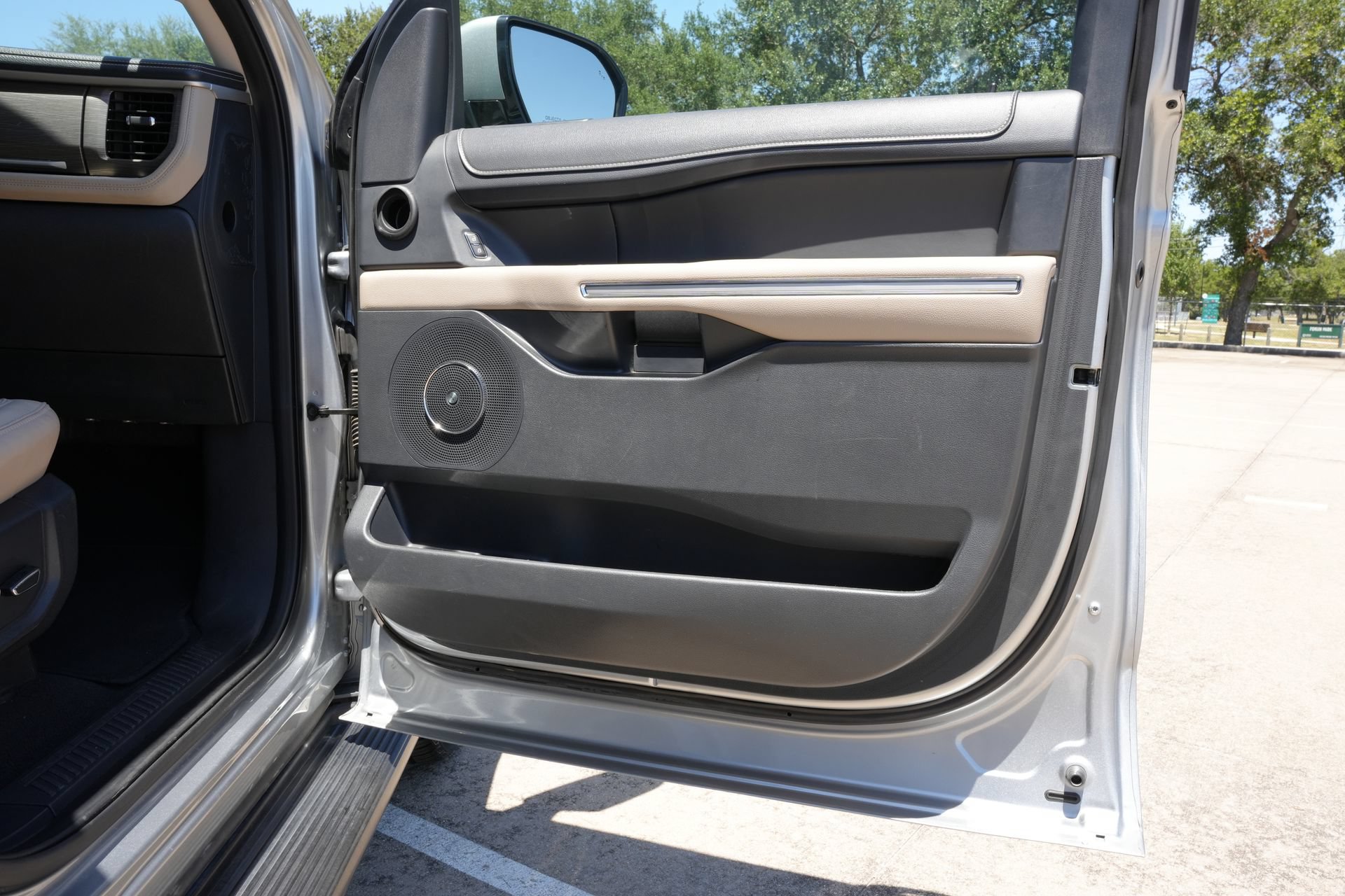 Used 2024 Ford Expedition Max Limited RWD image 28