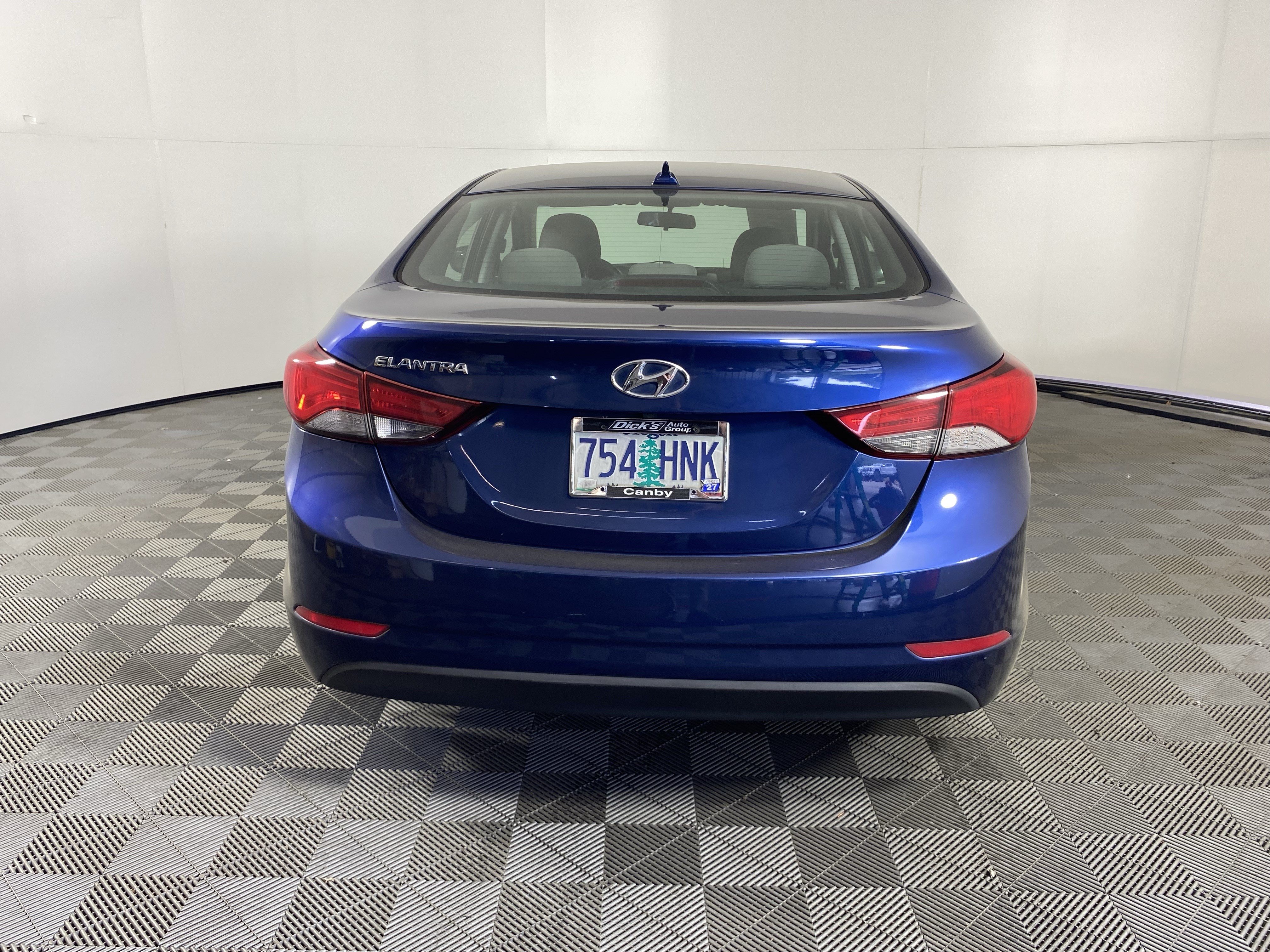 Used 2016 Hyundai Elantra SE w/ Option Group 02 FWD image 4