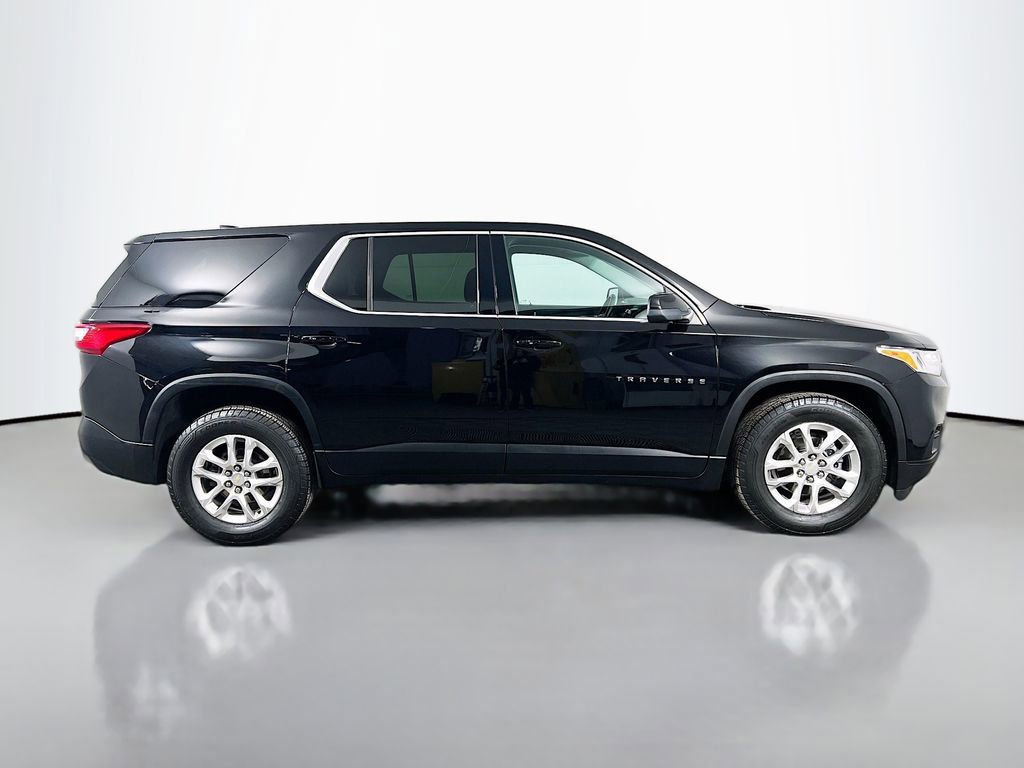 Used 2021 Chevrolet Traverse LS AWD/4WD image 4