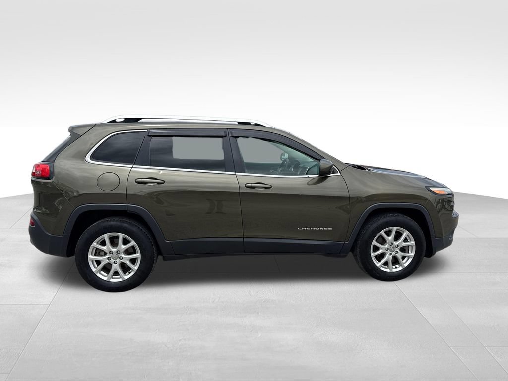 Used 2015 Jeep Cherokee Latitude w/ Cold Weather Group AWD/4WD image 7