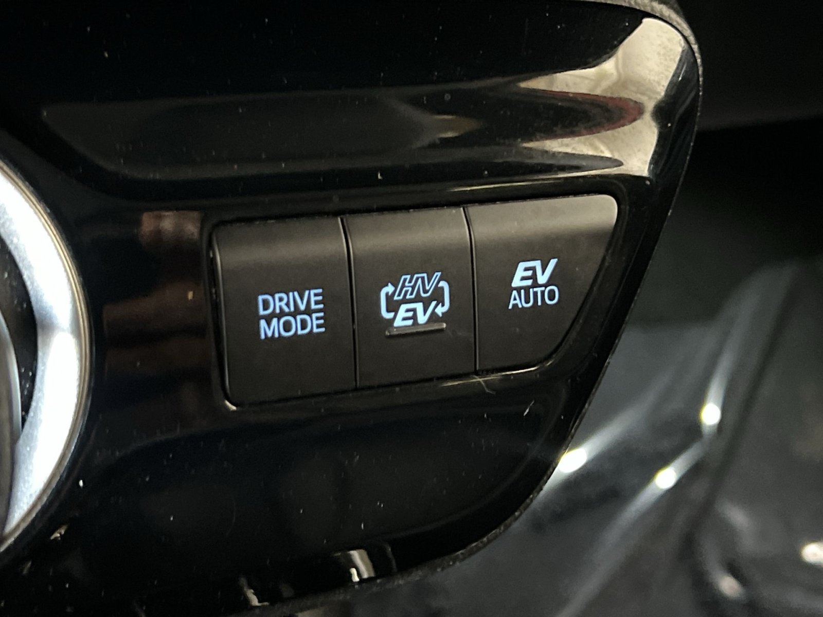 Used 2021 Toyota Prius Prime XLE w/ Carpet Mat Package (TMS) FWD image 33