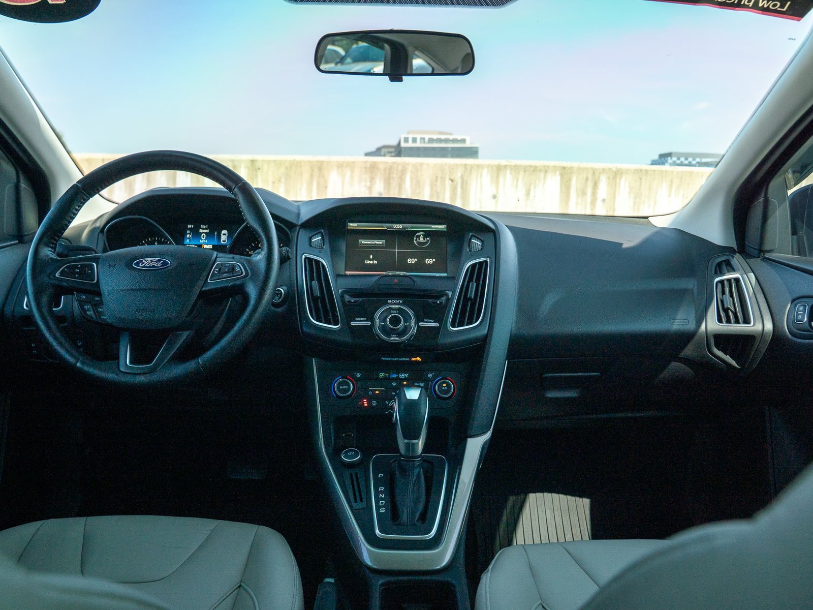 Used 2015 Ford Focus Titanium FWD image 18