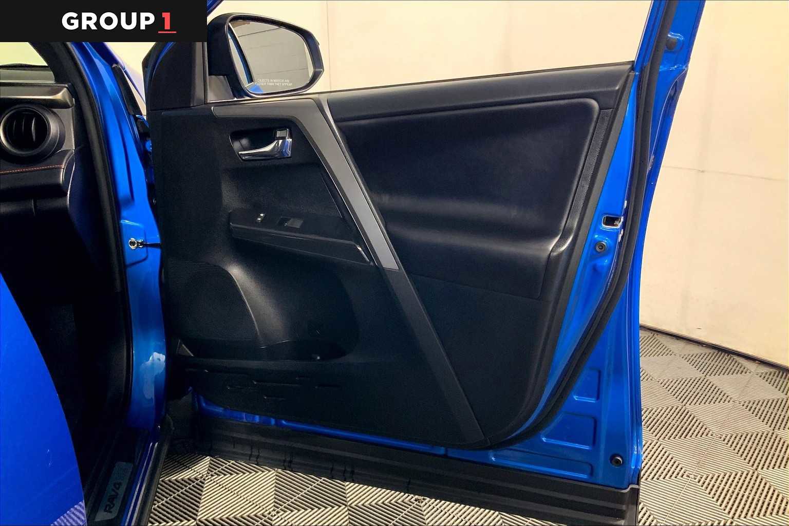 Used 2017 Toyota RAV4 SE image 22