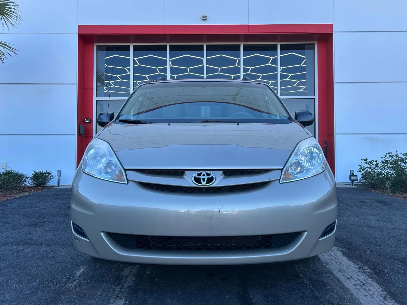 Used 2009 Toyota Sienna LE image 2