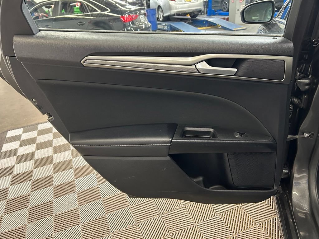 Used 2018 Ford Fusion SE FWD image 20