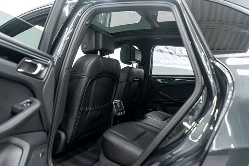 Used 2023 Porsche Macan image 15