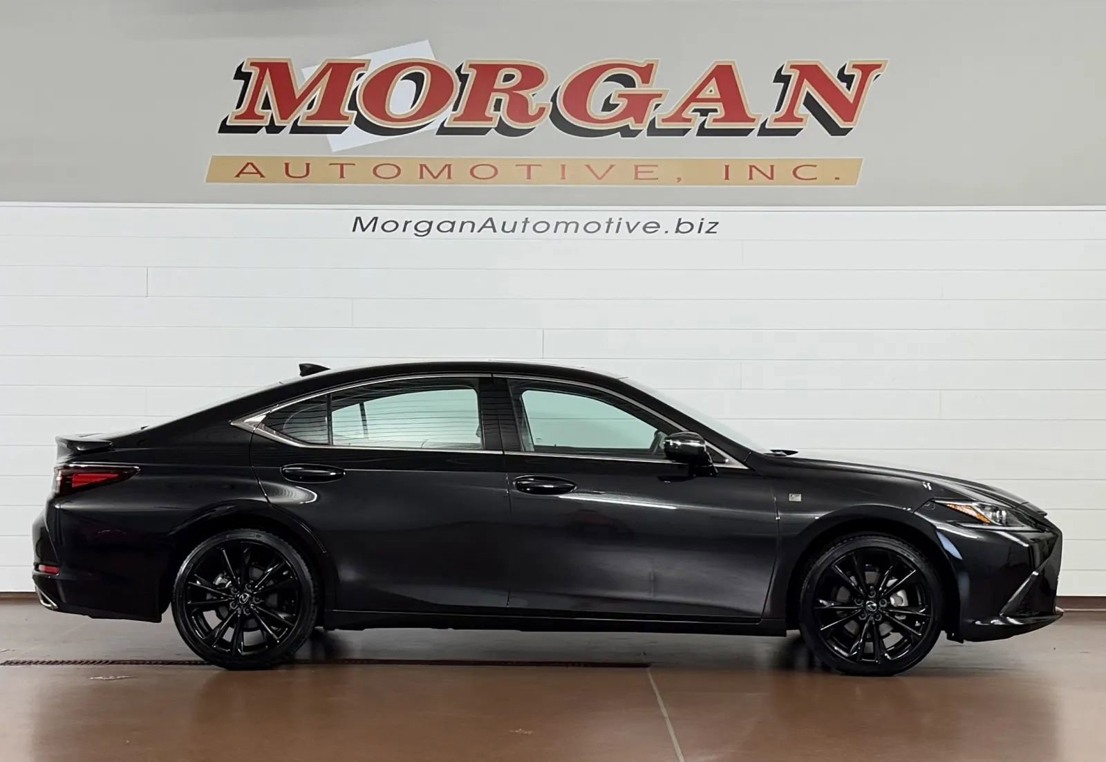 Used 2025 Lexus ES 350 w/ Technology Package FWD image 2