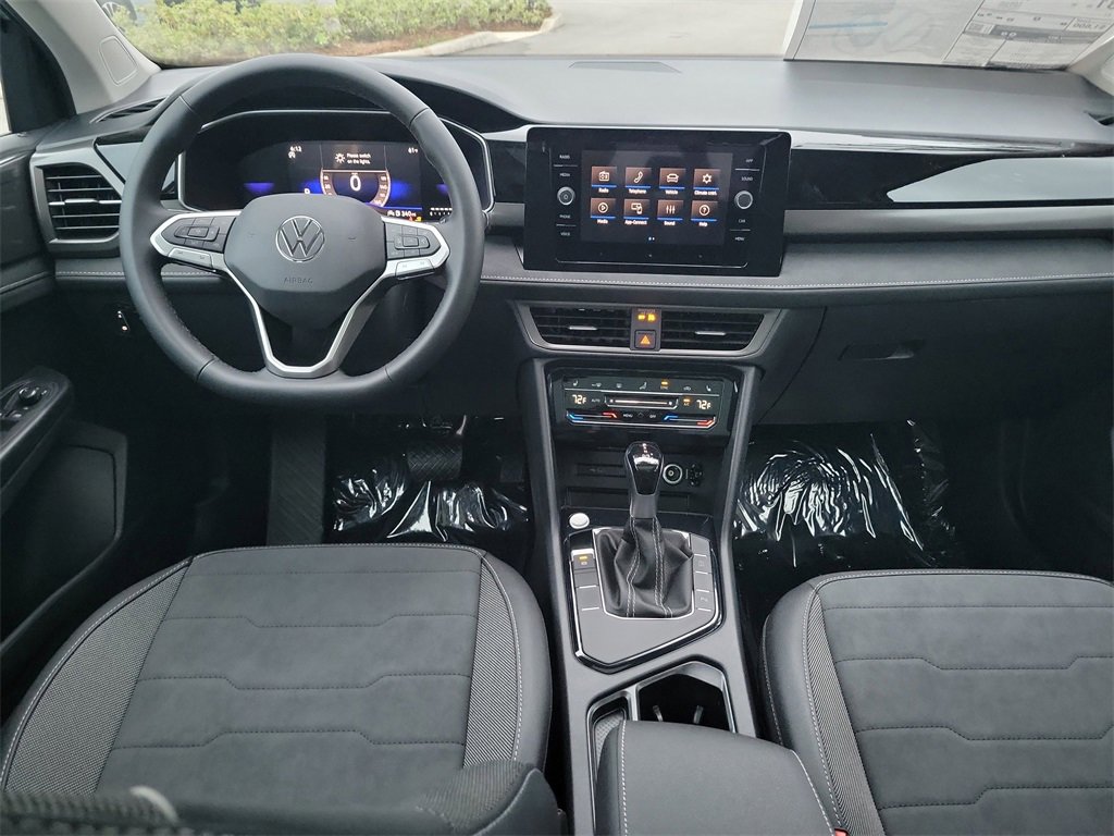 New 2026 Volkswagen Taos SE image 6