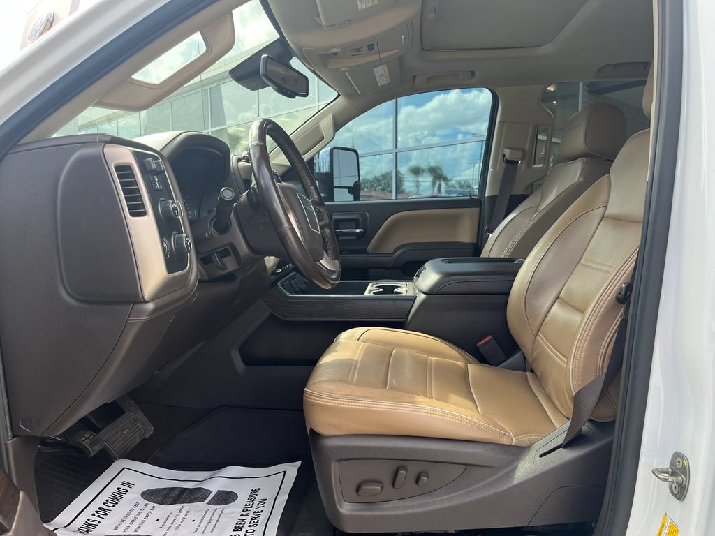 Used 2019 GMC Sierra 2500 Denali w/ Duramax Plus Package AWD/4WD image 16