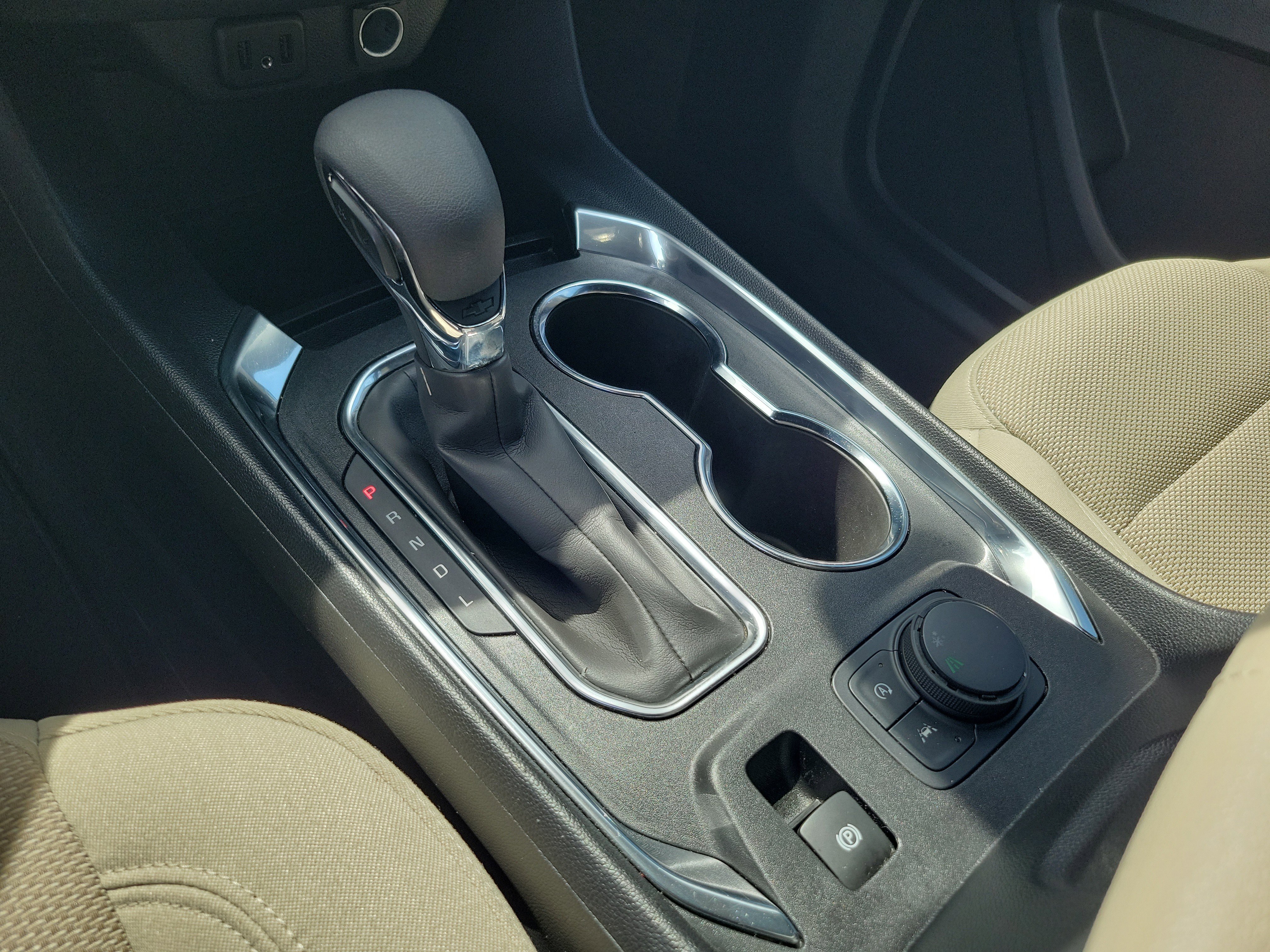 Used 2022 Chevrolet Traverse LS FWD image 28