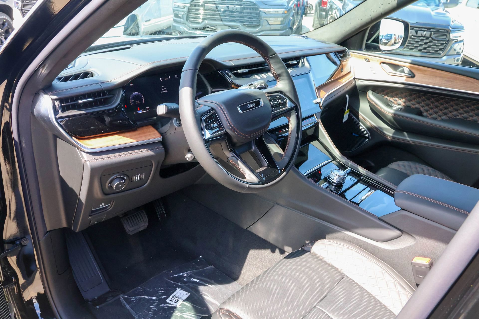 New 2026 Jeep Grand Cherokee L Summit AWD/4WD image 4