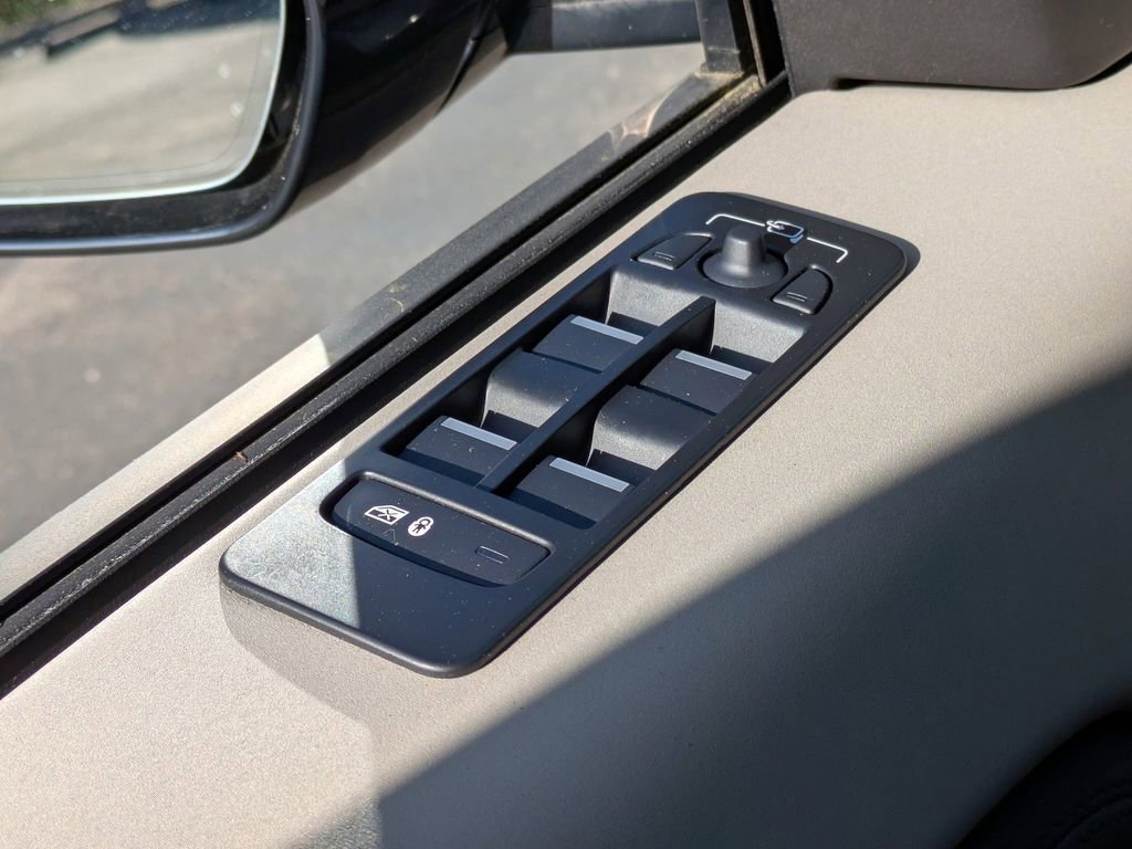 Used 2023 Land Rover Discovery Sport S image 28