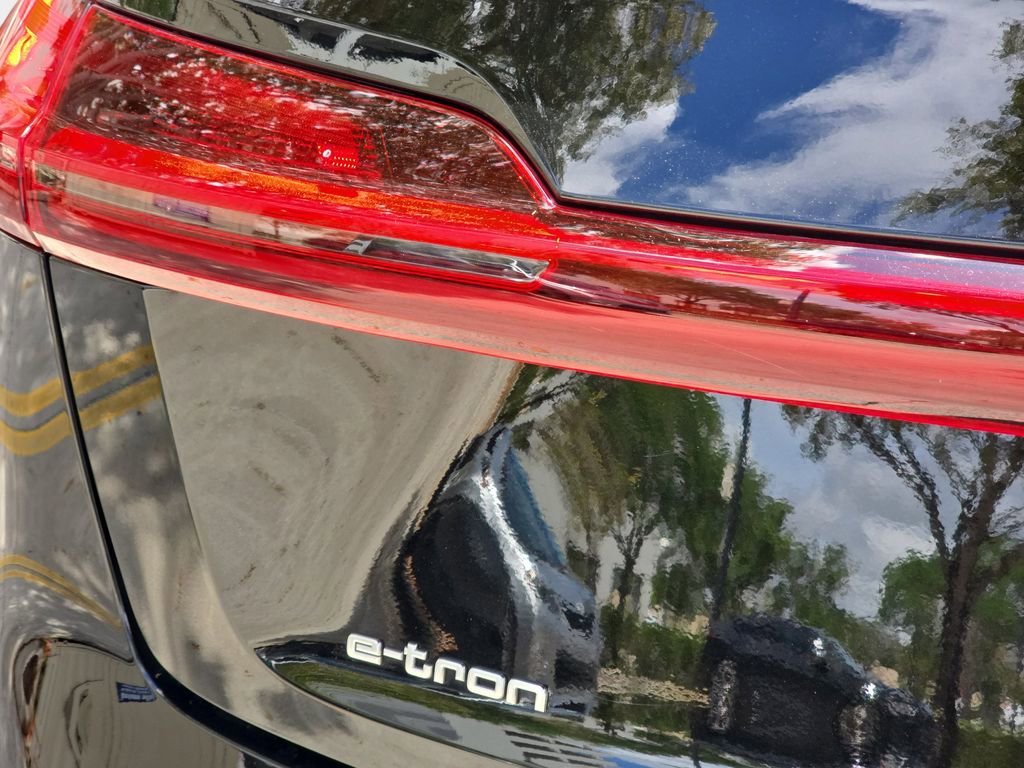 Used 2023 Audi e-tron Prestige w/ Prestige Package image 30