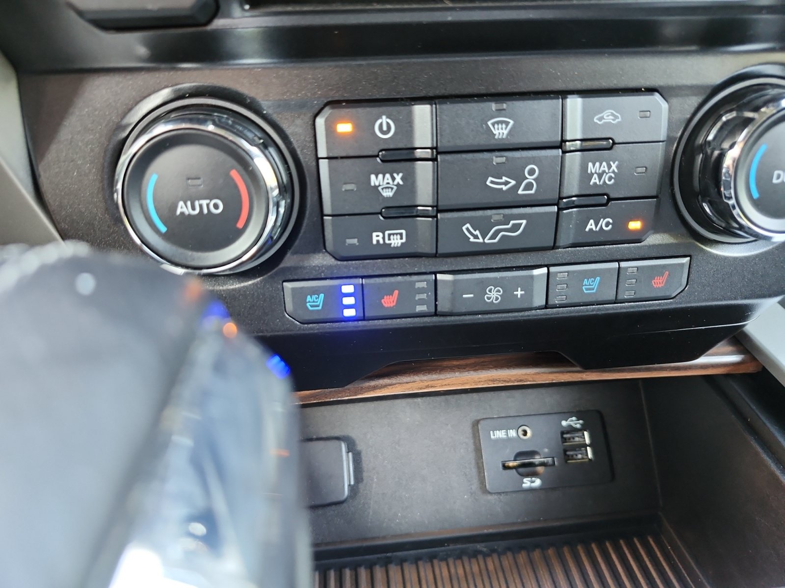 Used 2015 Ford F150 Lariat AWD/4WD image 25
