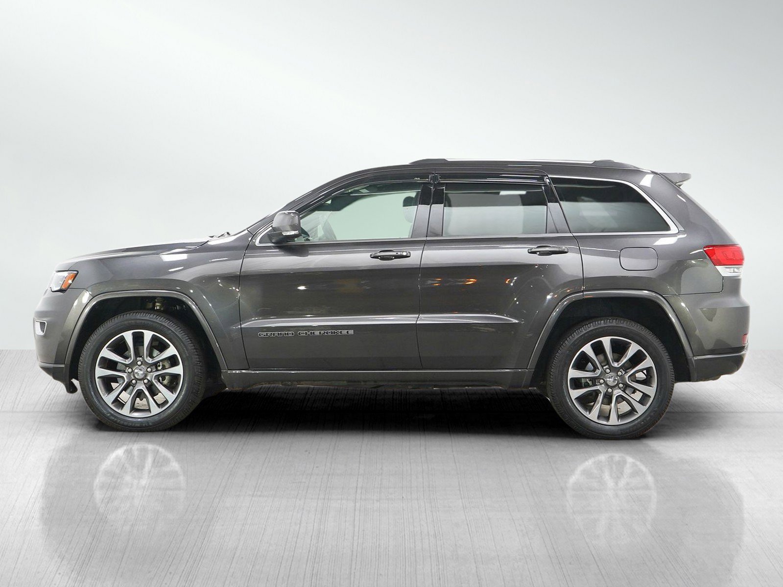 Used 2018 Jeep Grand Cherokee Limited AWD/4WD image 2
