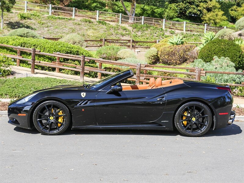 Used 2010 Ferrari California RWD image 2