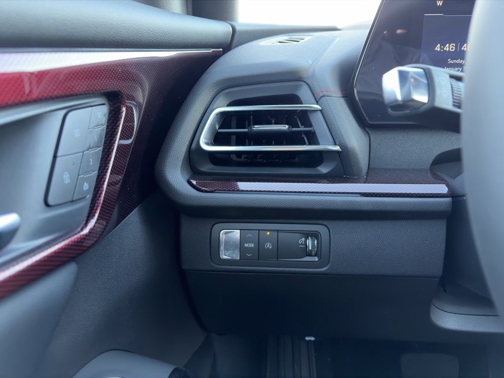 Used 2025 Chevrolet Traverse RS image 22