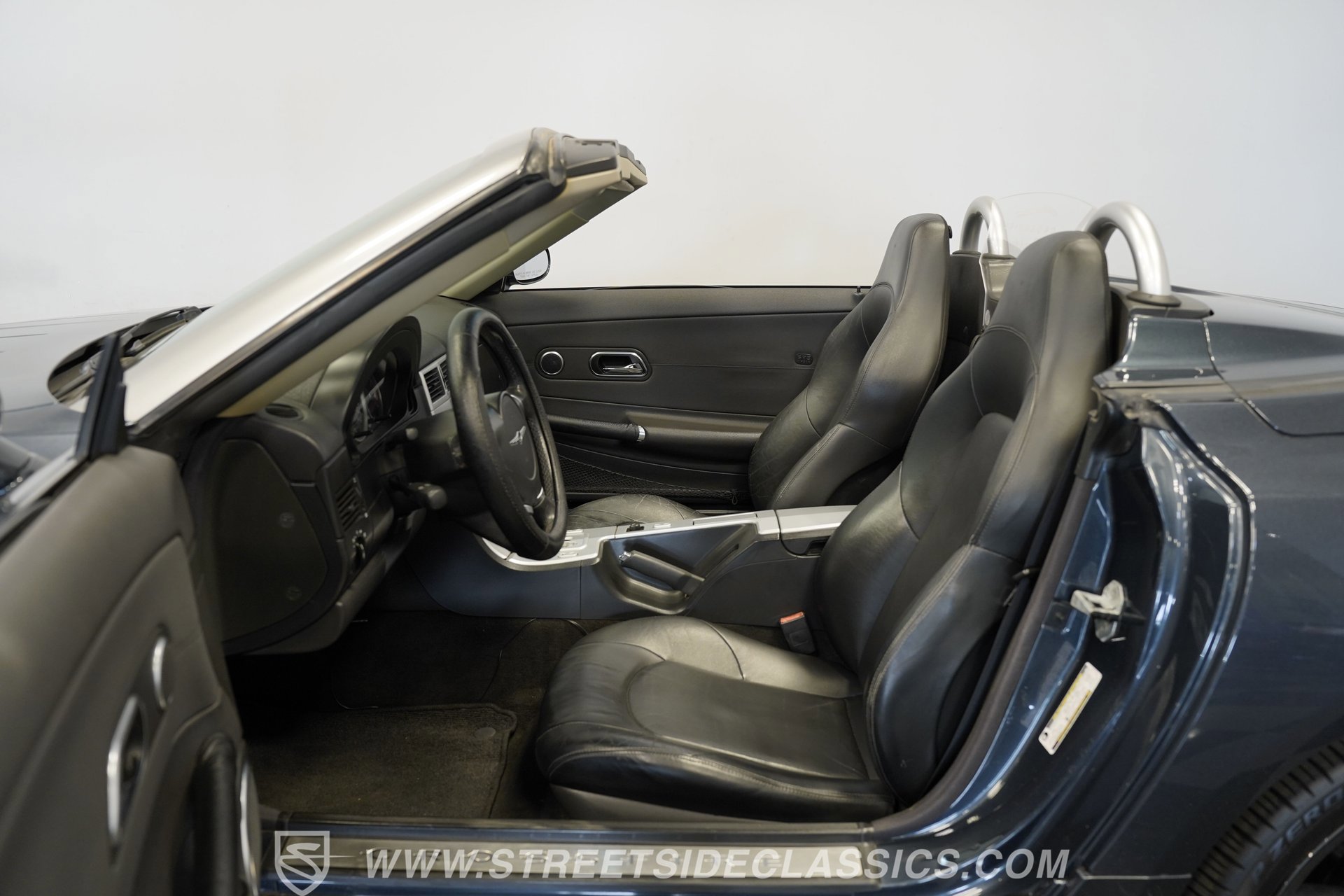 Used 2006 Chrysler Crossfire Limited image 3