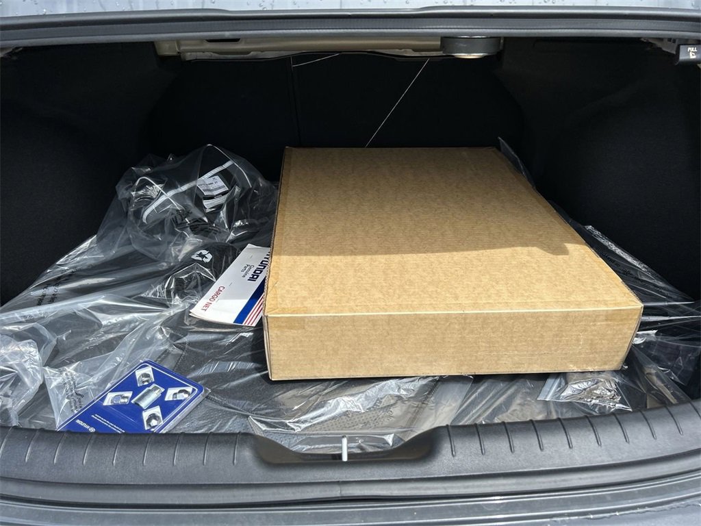 New 2025 Hyundai Elantra Limited image 17