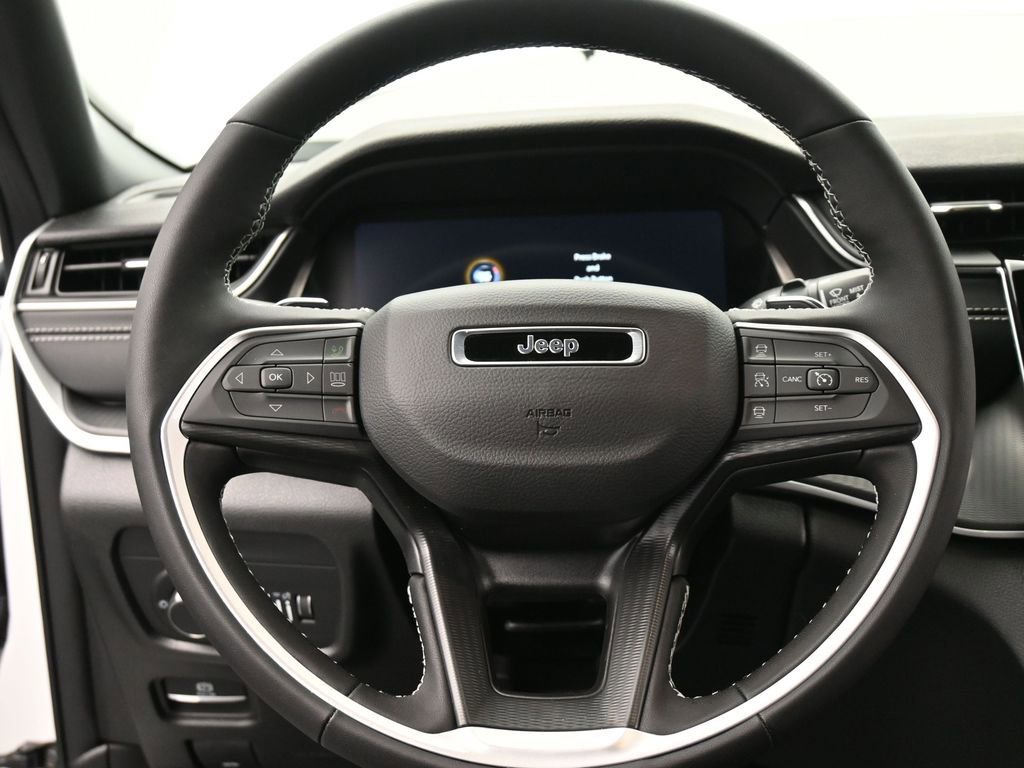 New 2025 Jeep Grand Cherokee L Laredo w/ Luxury Tech Group I image 30