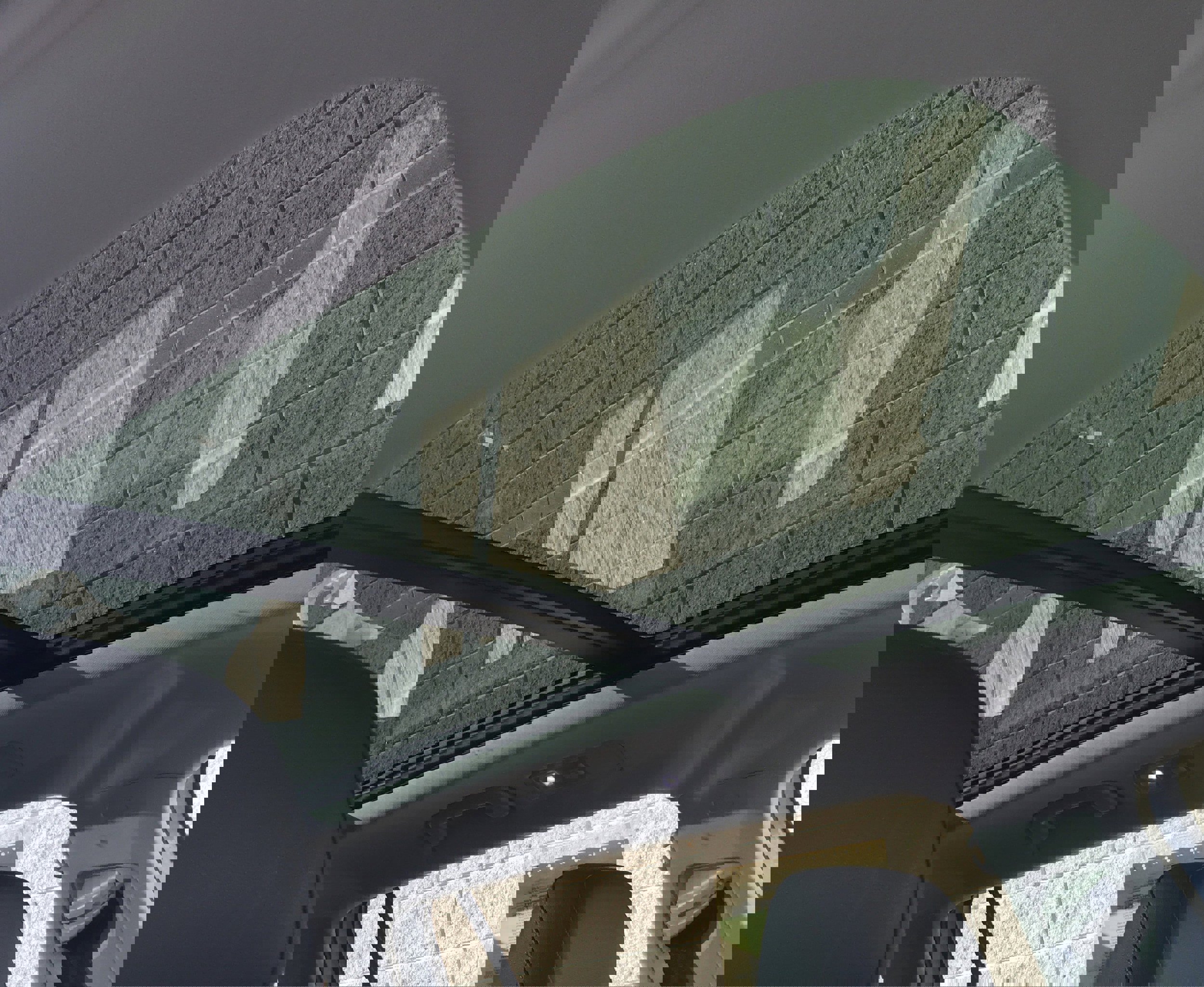 Used 2020 Volkswagen Tiguan SE w/ Panoramic Sunroof Package image 8