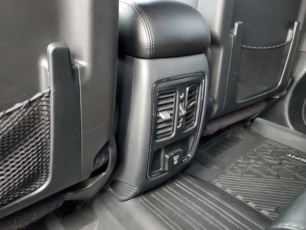 Used 2018 Jeep Grand Cherokee Altitude image 29
