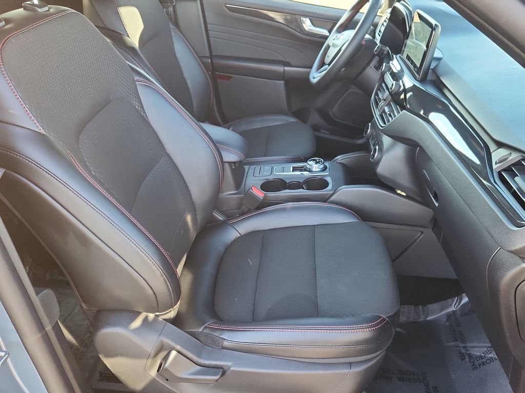 Used 2025 Ford Escape ST-Line image 14
