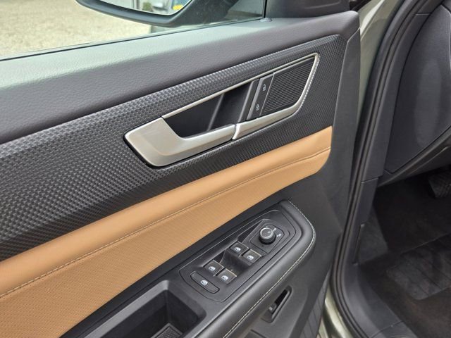 Used 2025 Volkswagen Atlas Cross Sport SEL image 14