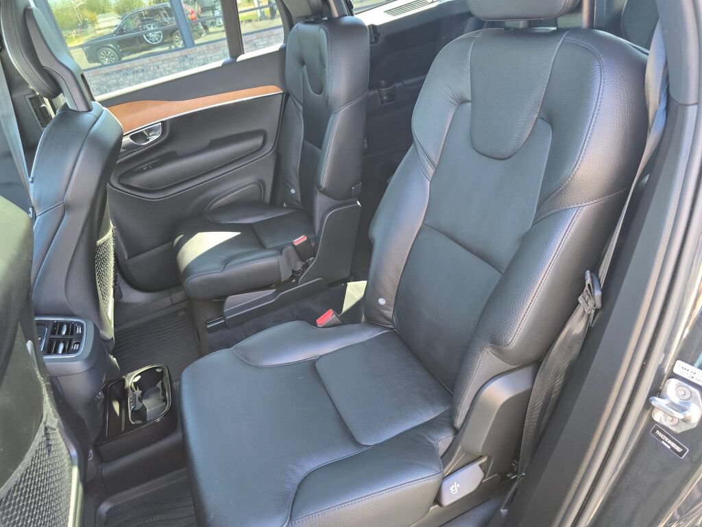 Used 2021 Volvo XC90 T6 Momentum w/ Protection Package Premier AWD/4WD image 14