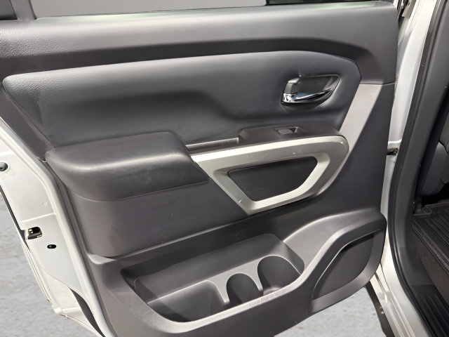 Used 2019 Nissan Titan SV AWD/4WD image 28