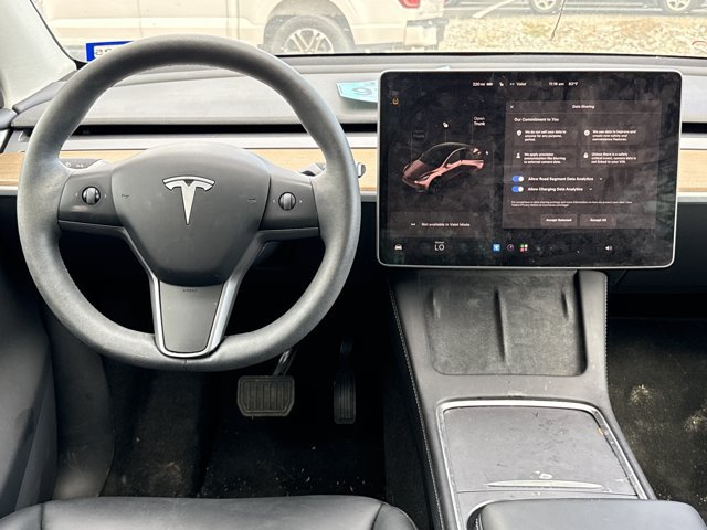 Used 2025 Tesla Model Y Long Range AWD/4WD image 3