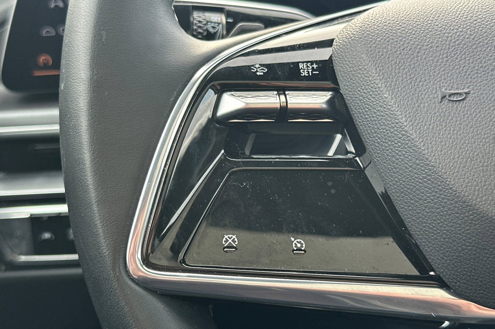 Certified 2024 Cadillac Lyriq Tech w/ Driver Assist Package image 35