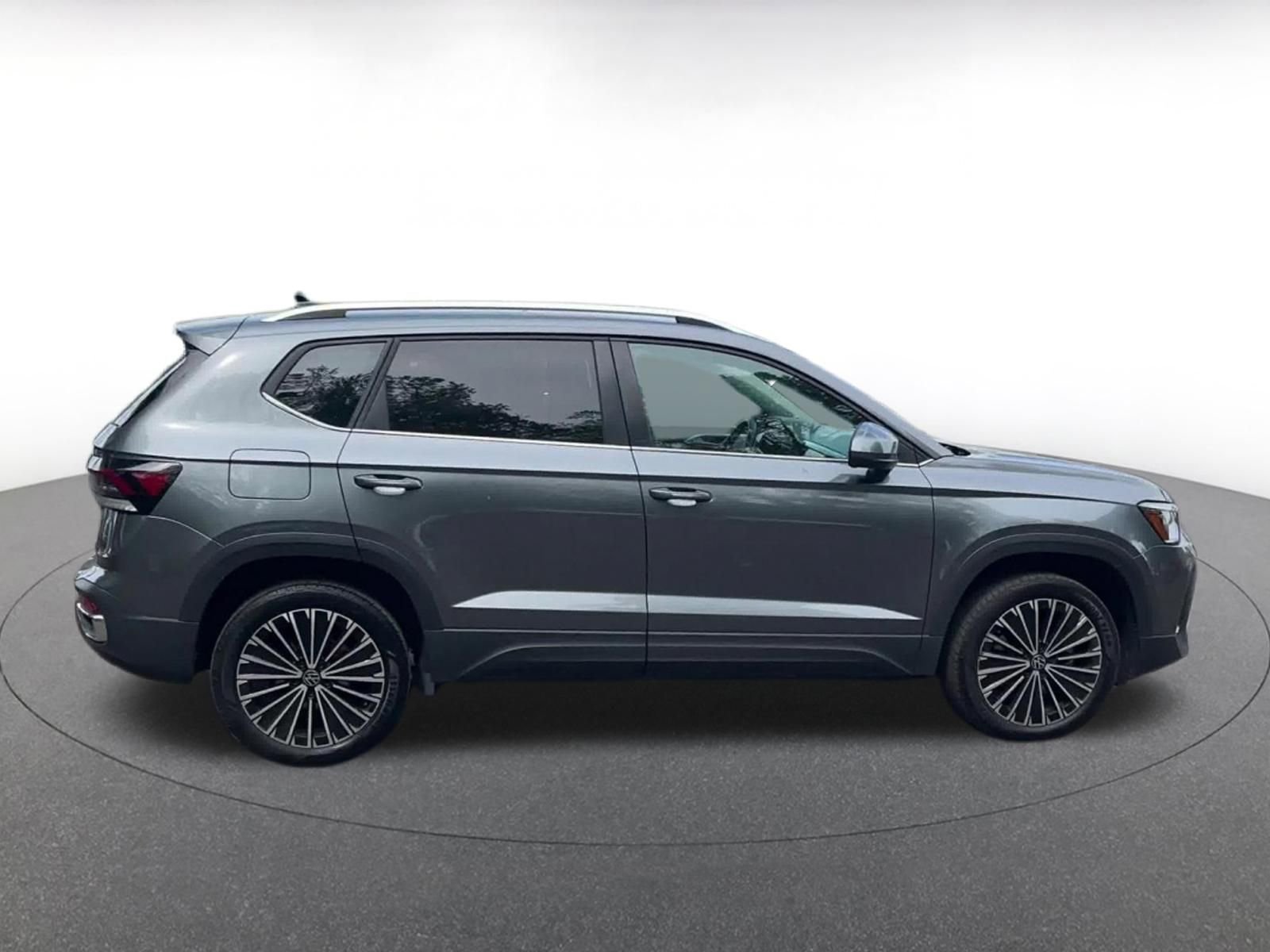 Used 2025 Volkswagen Taos SE image 16
