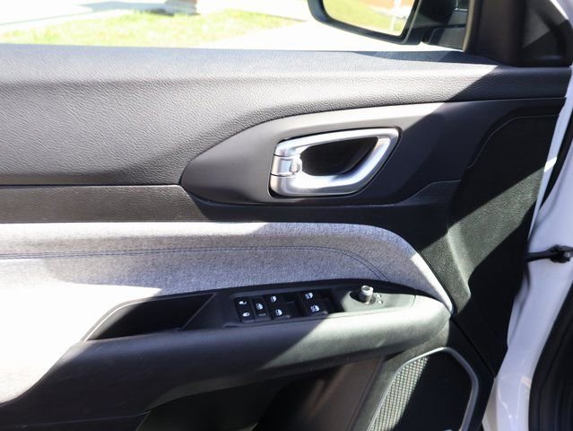 Used 2025 Jeep Compass Latitude w/ Sun & Sound Group image 24