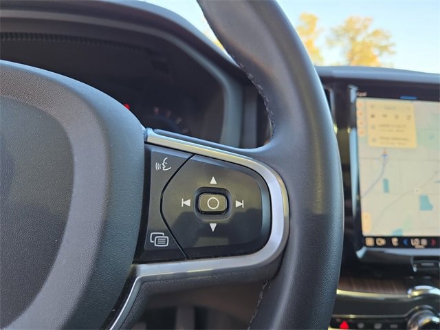 Used 2022 Volvo XC60 B5 Momentum w/ Climate Package image 18