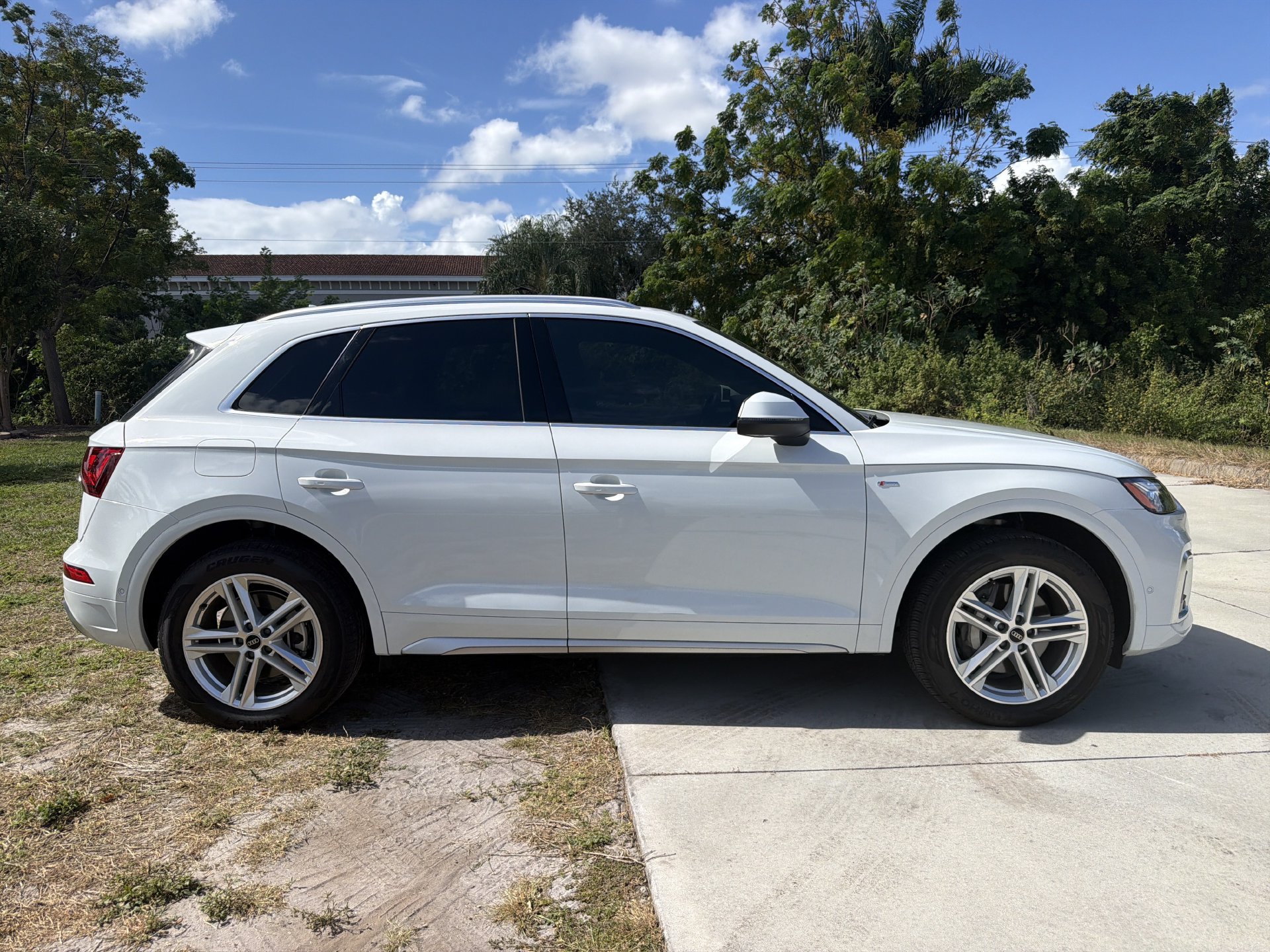 Used 2022 Audi Q5 e Prestige AWD/4WD image 3
