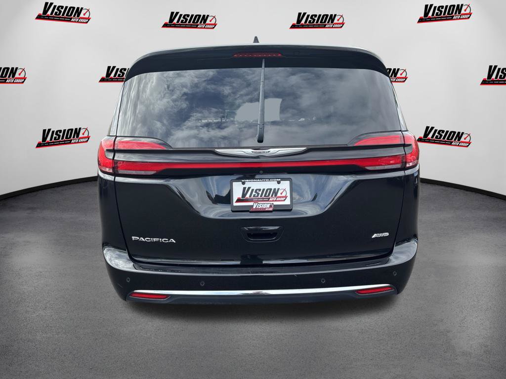 Used 2023 Chrysler Pacifica Touring-L AWD/4WD image 4