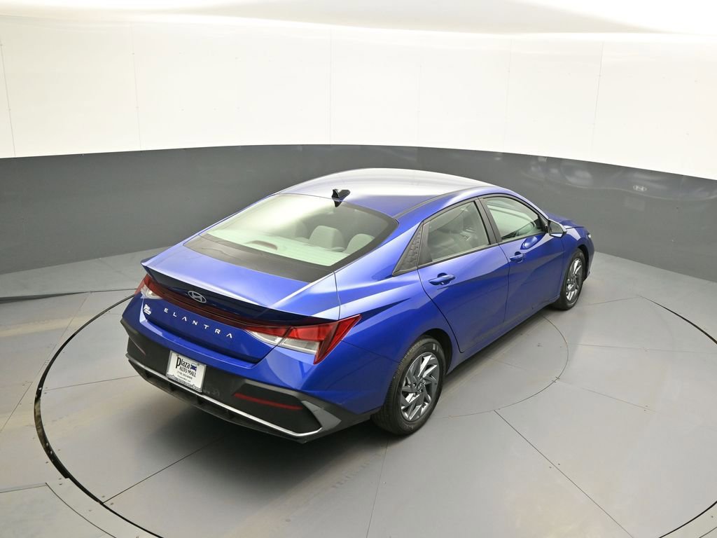 Certified 2024 Hyundai Elantra SEL FWD image 37