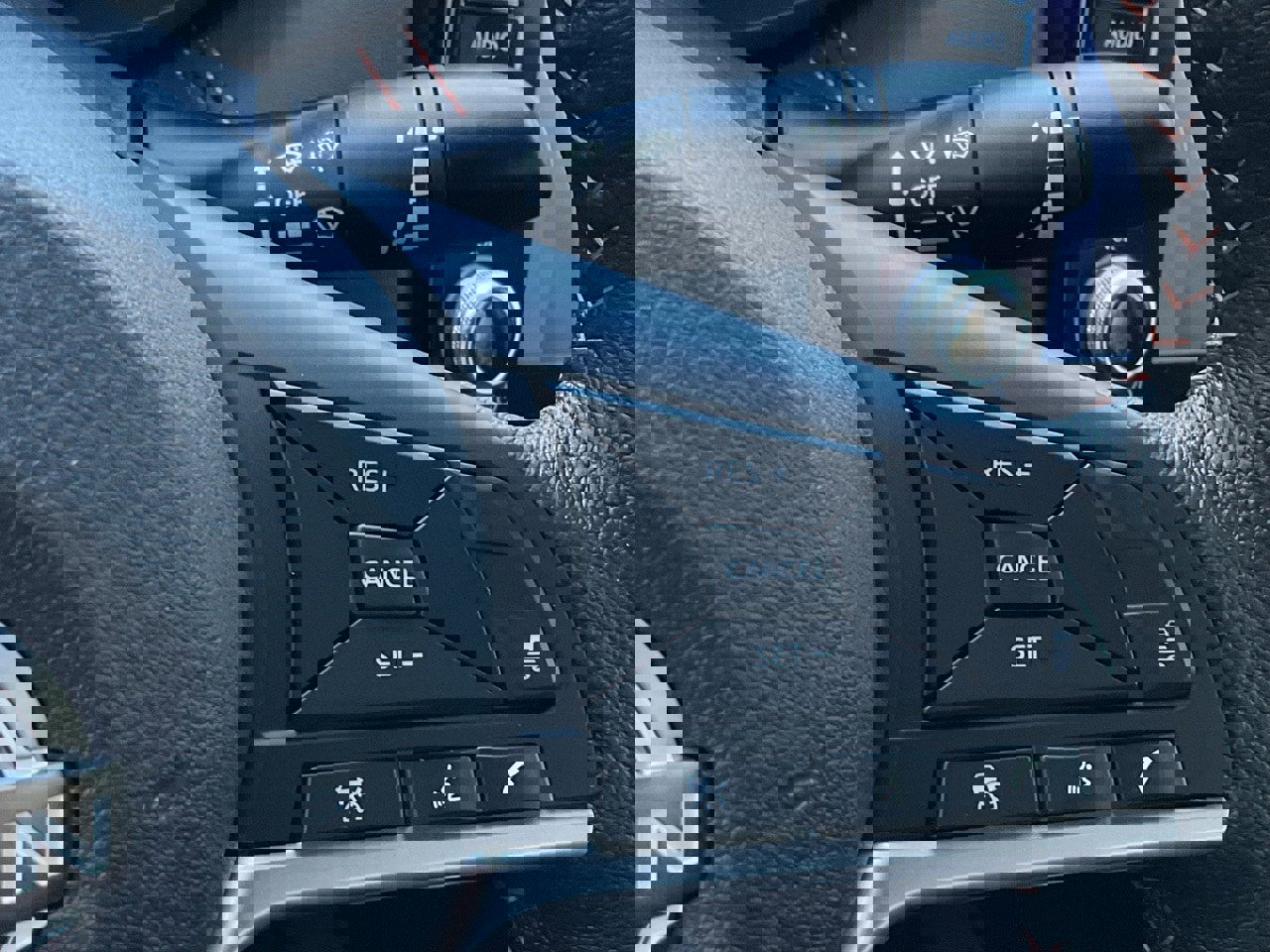 New 2025 Nissan Versa SR w/ Trunk Package image 22