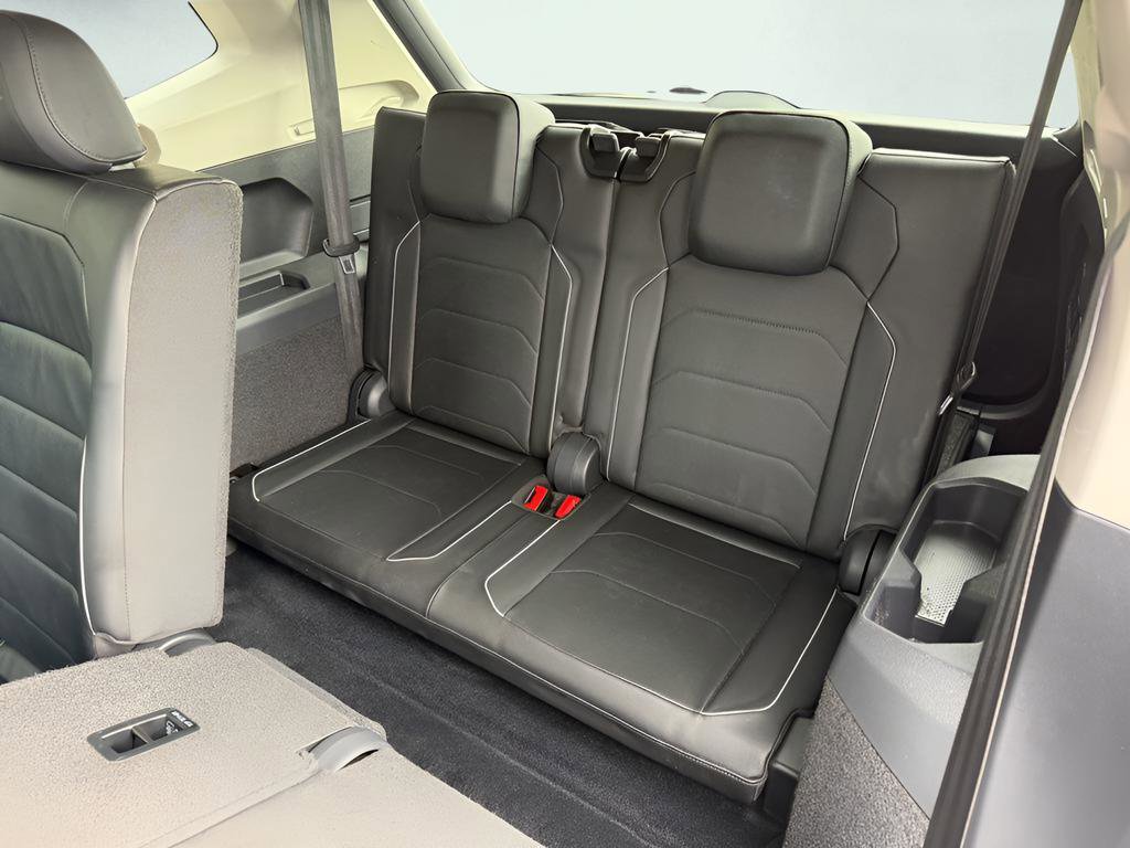 Used 2018 Volkswagen Tiguan SEL Premium image 18