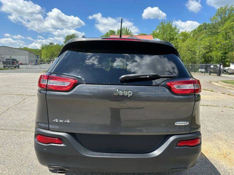 Used 2015 Jeep Cherokee Latitude w/ Cold Weather Group AWD/4WD image 8