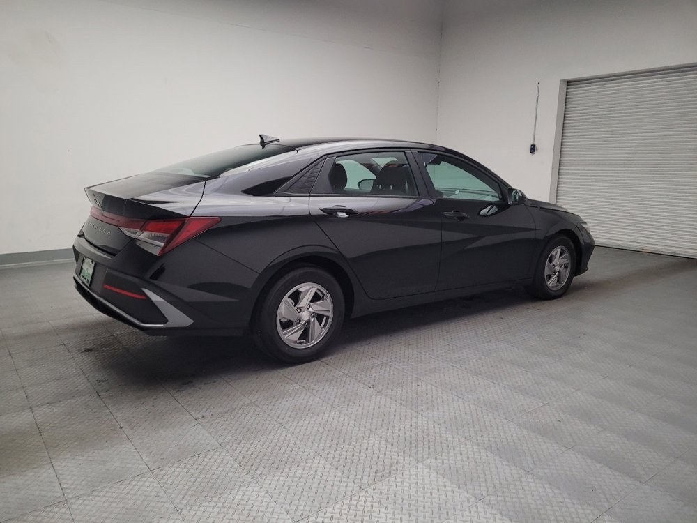 Used 2025 Hyundai Elantra SE image 10
