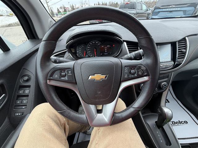 Used 2017 Chevrolet Trax LT w/ LT Convenience Package AWD/4WD image 18