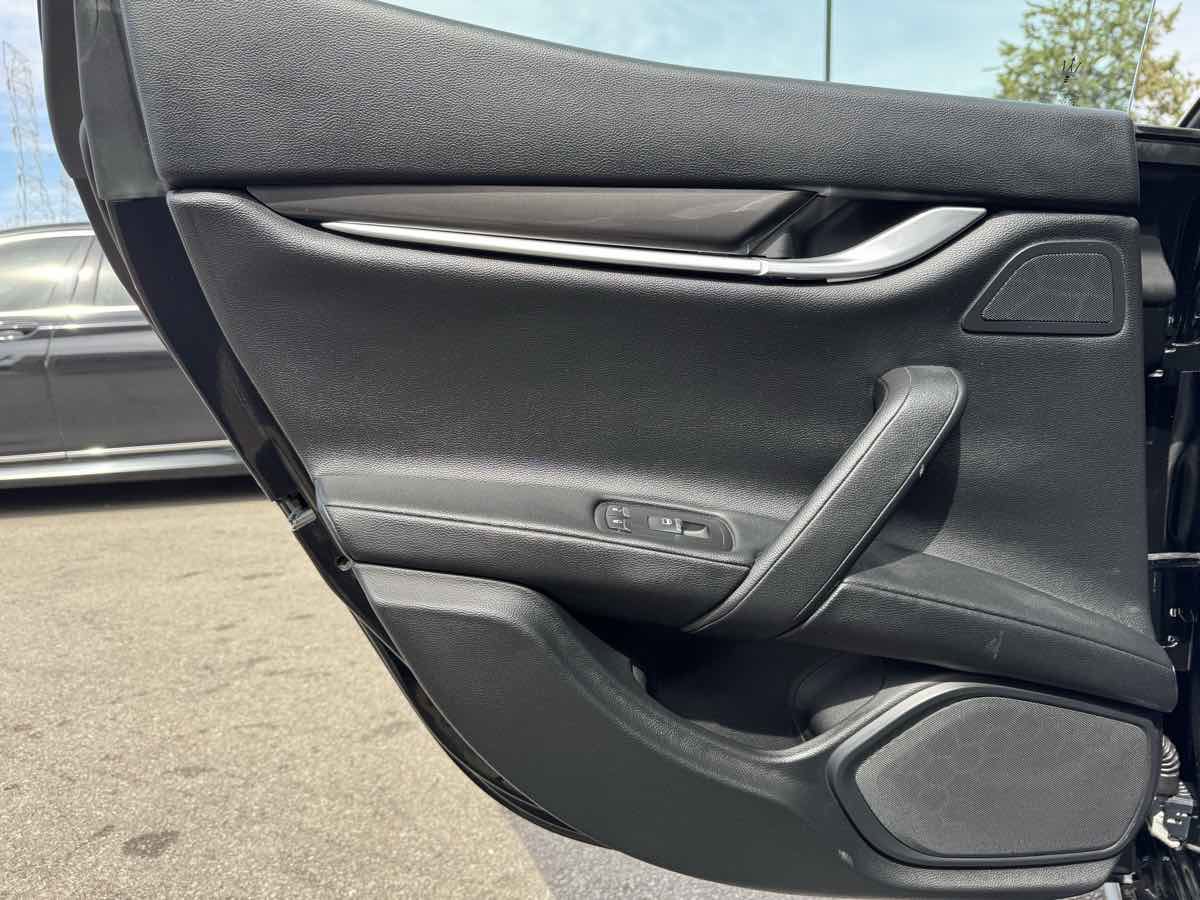 Used 2016 Maserati Ghibli RWD image 43