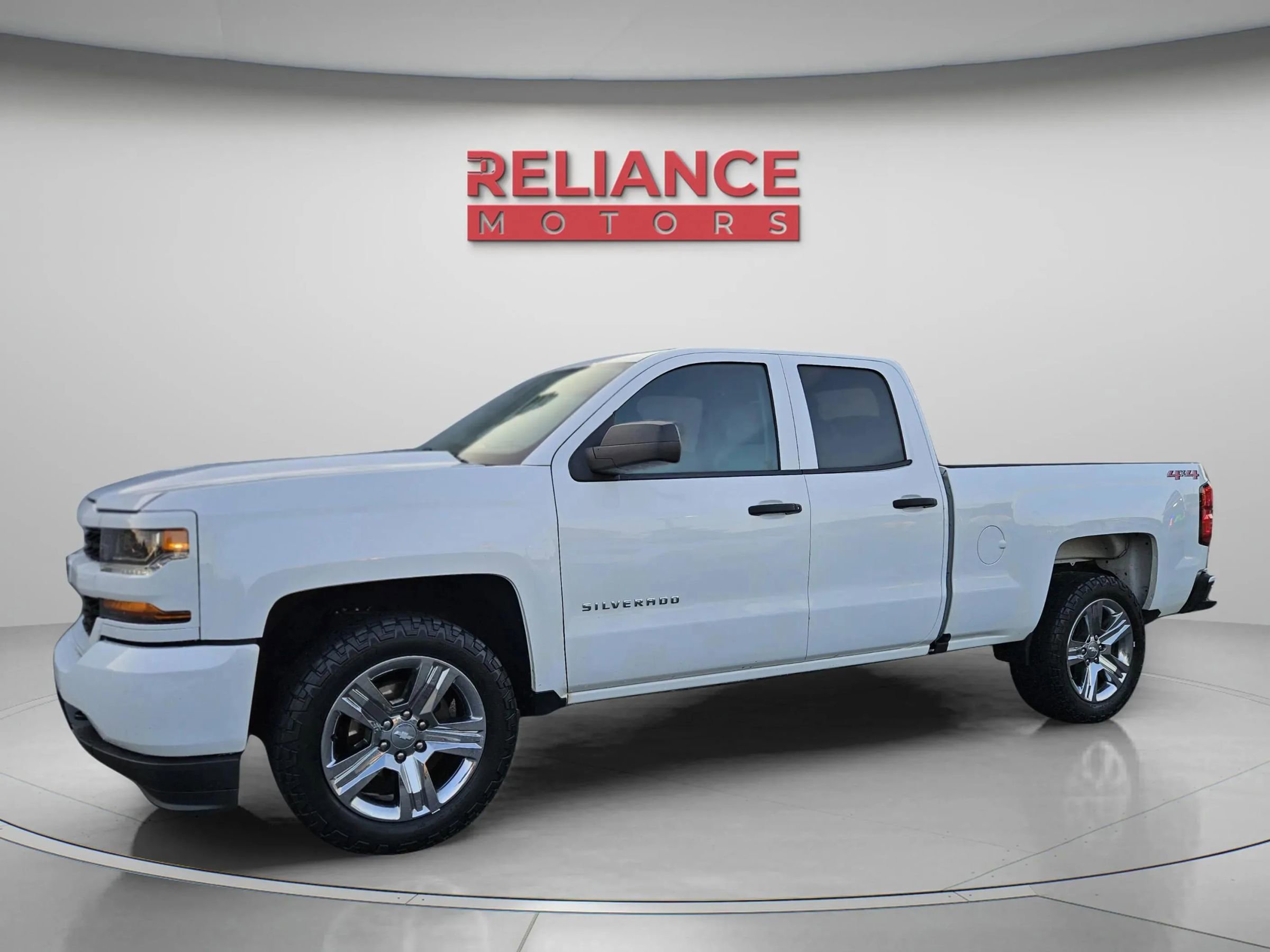 Used 2018 Chevrolet Silverado 1500 Custom w/ Trailering Package image 2