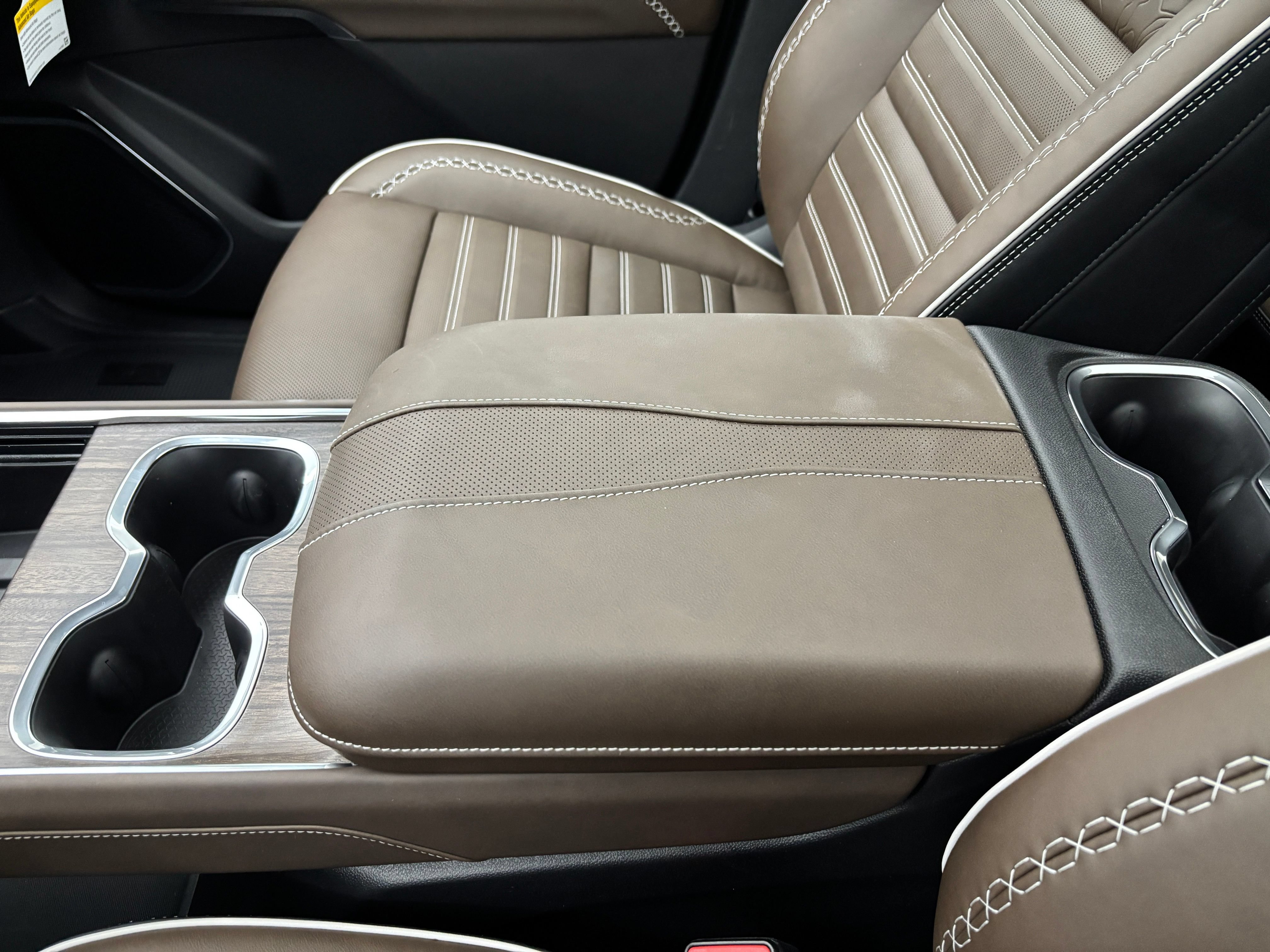 New 2026 GMC Acadia Denali Ultimate w/ LPO, Floor Liner Package AWD/4WD image 36